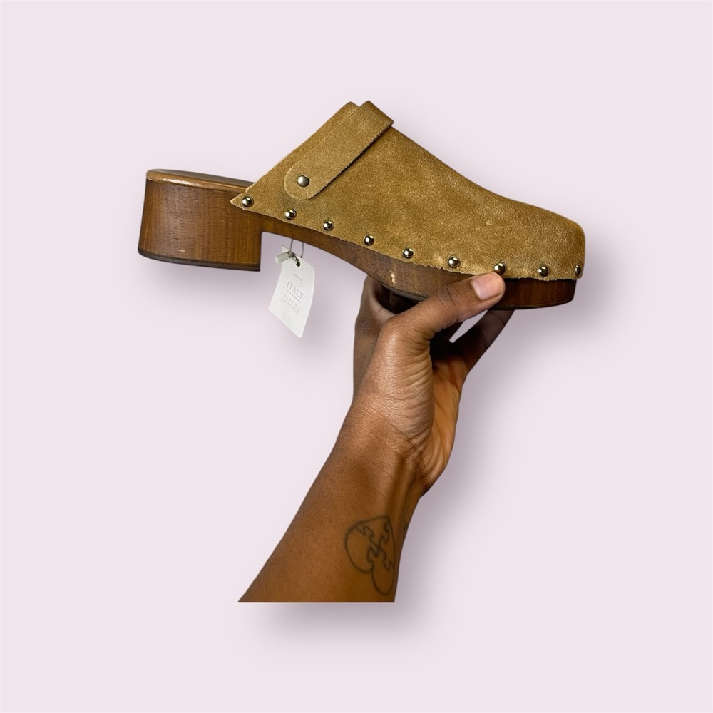 NEW Avellini Suede Nude/Camel Clogs